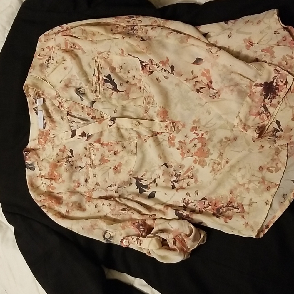 New York & Company peach floral blouse M